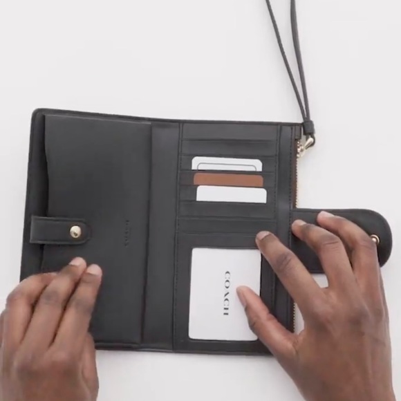 ๐๐Host Pick๐๐Coach Tech Phone Wallet - Picture 5 of 6